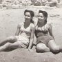 anna e franca criscitiello al mare, primi anni 50